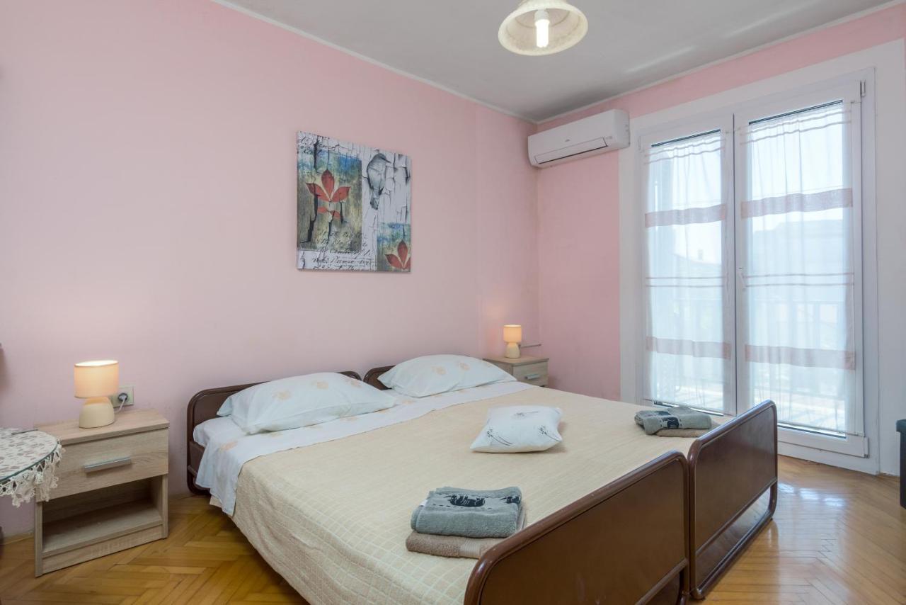 Apartments With A Parking Space Pula - 16053 Exterior foto